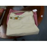 A RADLEY WHITMORE HANDBAG IN IVORY LEATHER WITH PRETTY FLORAL FABRIC LINING, INNER POCKETS AND