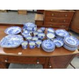A COLLECTION OF ANTIQUE CAULDON BLUE AND WHITE TEA AND DINNER WARES. (QTY)