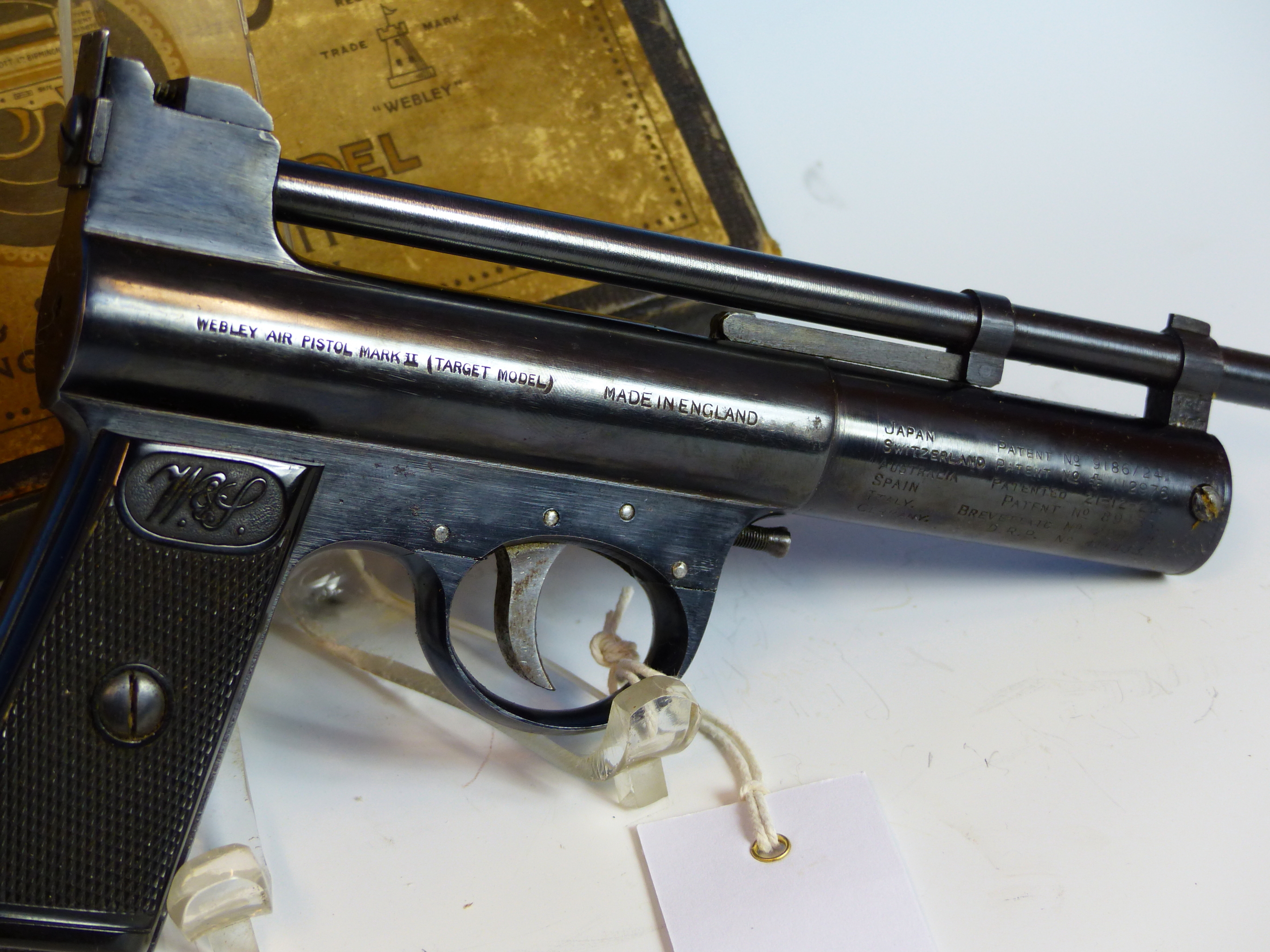 WEBLEY AIR PISTOL MK11 TARGET MODEL 0.177 SERIAL No.35947 WITH ORIGINAL BOX. - Image 4 of 4