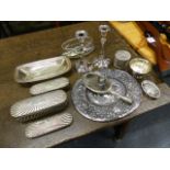 A GROUP OF VARIOUS CONTINENTAL SILVER AND PLATED WARES TO INCLUDE A PAIR OF CANDLESTICKS, A SWAG