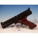 CROSSMAN 600 SEMI AUTO AIR PISTOL 0.22 SERIAL No.22140 IN HARD CASE.