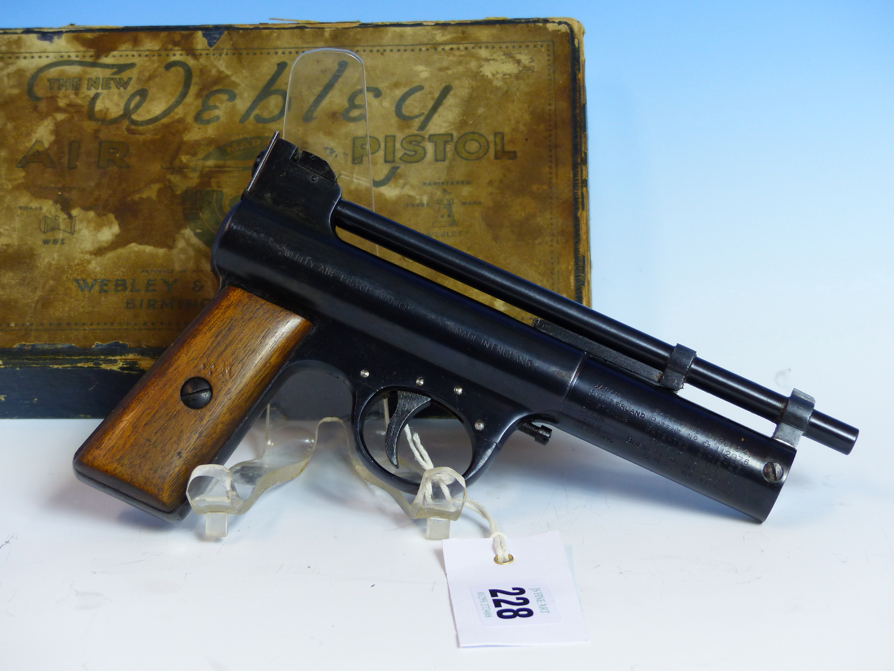 WEBLEY MK1 AIR PISTOL SERIAL No.19906 IN ORIGINAL BOX. - Image 4 of 5