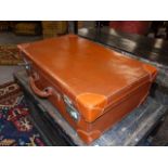 A VINTAGE LEATHER SUITCASE.