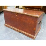 A 19th.C.SCUMBLE PINE DECORATED BLANKET BOX ON SHAPED PLINTH BASE. W.88 x H.46 x D.46cms.