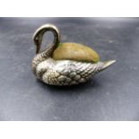 A SILVER SWAN PIN CUSHION B'HAM 1922. W.7cms.