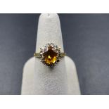 AN 18ct STAMPED CITRINE CLUSTER RING. FINGER SIZE N, GROSS WEIGHT 4.9grms.