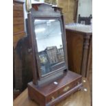 A SMALL 18th.C.MAHOGANY SWING DRESSING TABLE MIRROR WITH THREE DRAWER BASE.