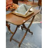 A VICTORIAN MAHOGANY FOLDING COACHING TABLE TOGETHER WITH A FOLDING MIRROR.