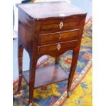 A LOUIS XV / XVI MARQUETRY INLAID SMALL WRITING TABLE WITH SHAPED TOP ABOVE A SLIDE AND TWO