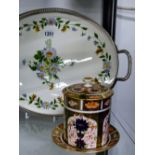 A ROYAL CROWN DERBY 1128 PATTERN JAM JAR COVER AND STAND, DATE CODE FOR 1913 TOGETHER WITH A