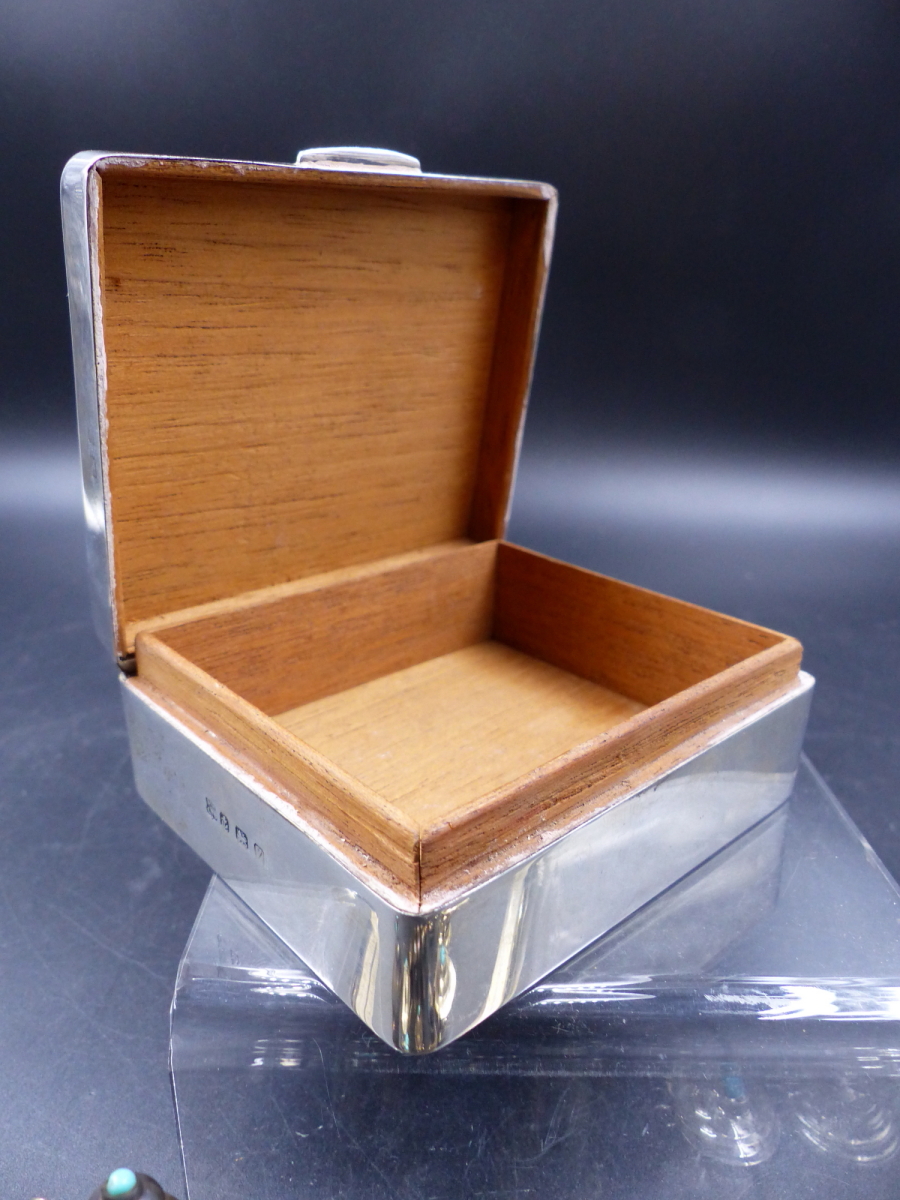 A SILVER HALLMARKED CIGARETTE BOX CONTAINING A MINIATURE WHITE METAL AND TURQUOISE PART COFFEE SET. - Image 10 of 12