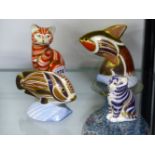 A GROUP OF FOUR ROYAL CROWN DERBY PAPERWEIGHTS TO INCLUDE SWEETLIPS AND GUPPY AND TWO CATS.