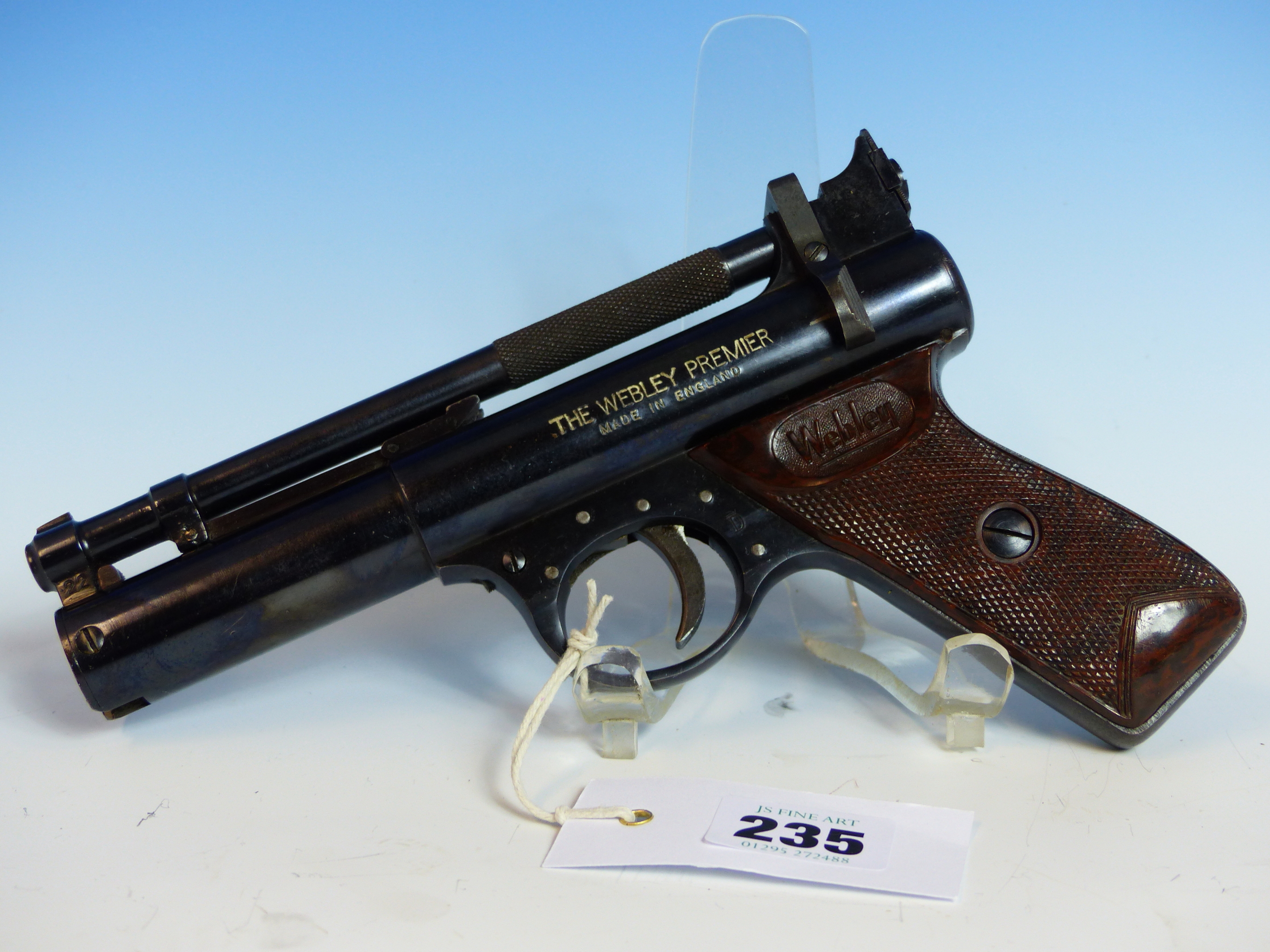 WEBLEY PREMIER AIR PISTOL 0.22 SERIAL No.3962 IN HARD CASE.