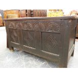 AN EARLY OAK COFFER WITH PANELLED TOP AND FRONT. W.112 x H.61 x D.47cms.
