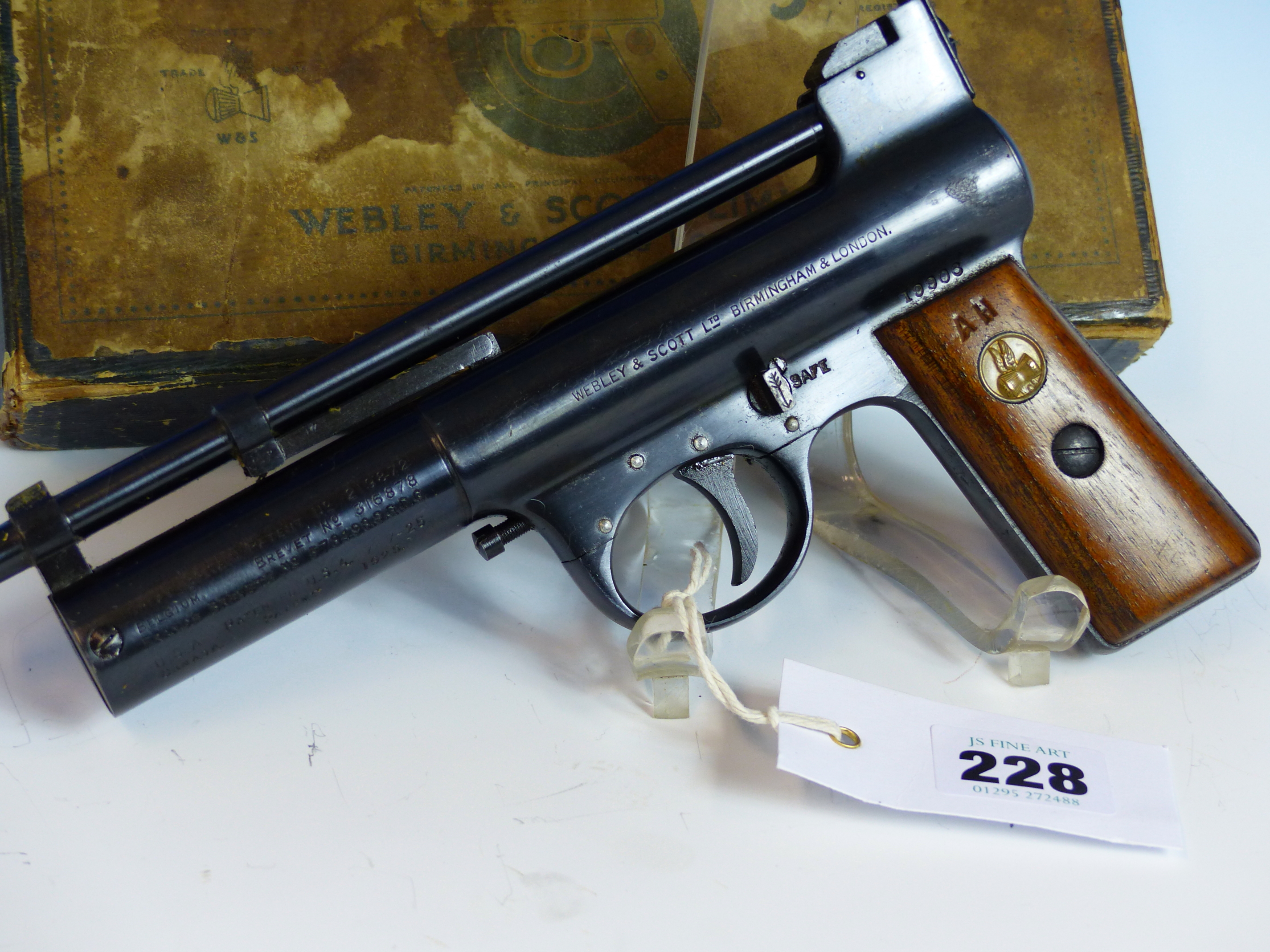 WEBLEY MK1 AIR PISTOL SERIAL No.19906 IN ORIGINAL BOX. - Image 2 of 5