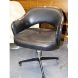 A MID CENTURY SWIVEL OFFICE CHAIR BY OMAL.