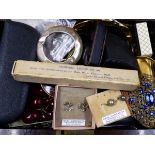 A GOOD SELECTION OF VINTAGE COSTUME JEWELLERY AND COLLECTABLES TO INCLUDE SIGNED BERGDORF GOODMAN,