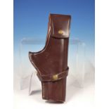 BROWN LEATHER PISTOL HOLSTER.