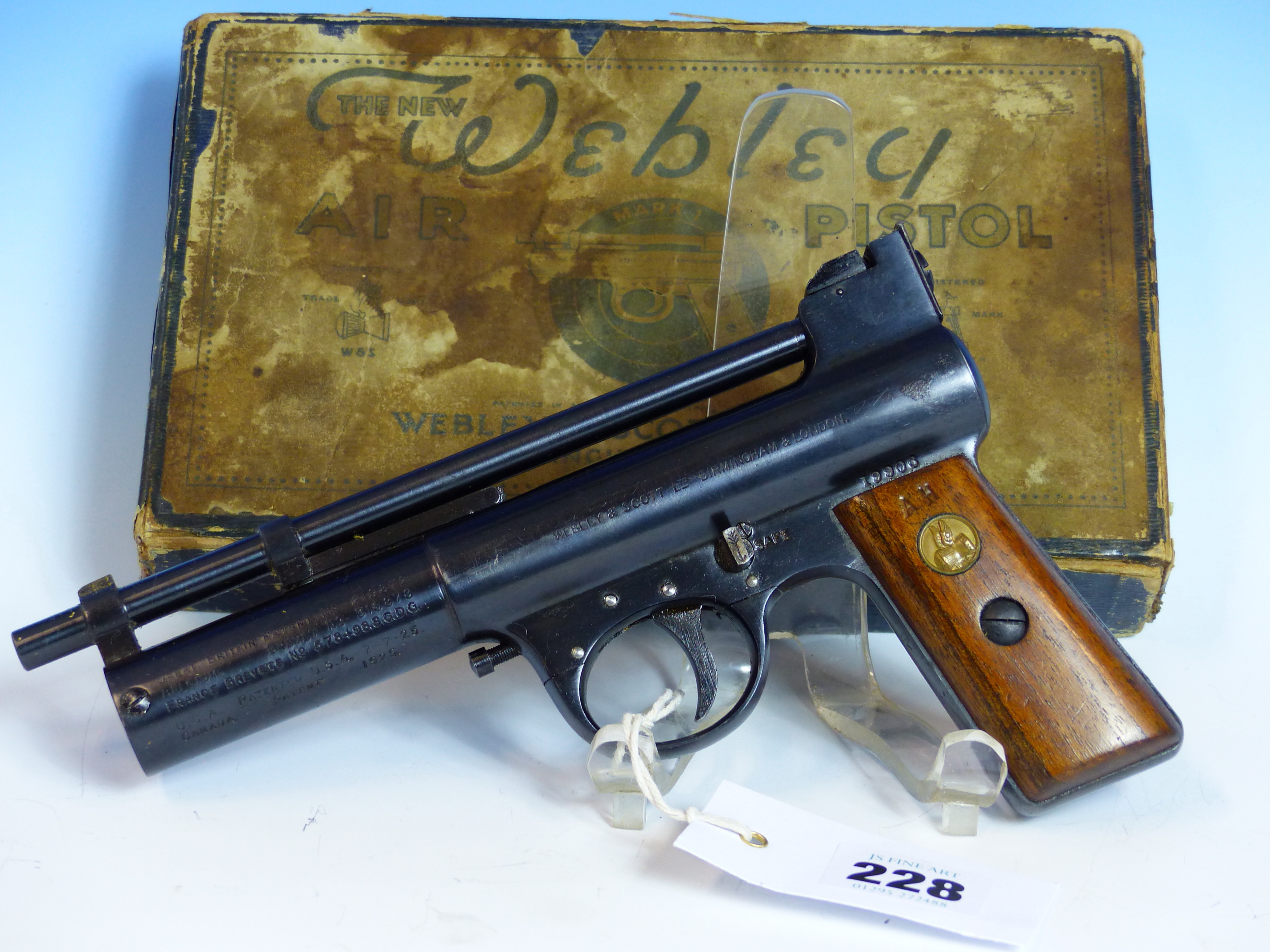 WEBLEY MK1 AIR PISTOL SERIAL No.19906 IN ORIGINAL BOX.