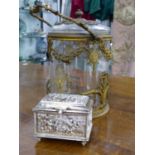 AN ORMOLU MOUNTED CLEAR GLASS BISCUIT BARREL AND COVER, THE SWAGGED RIM WITH OVERSWINGING HANDLE.