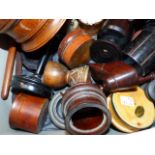 A COLLECTION OF TREEN TO INCLUDE BOXES, GLOVE STRETCHERS, A NUT CRACKER, EBONY HAIR TIDY, EGG CUP,