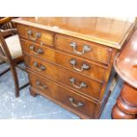 A GEORGIAN STYLE MAHOGANY SMALL CHEST OF DRAWERS.