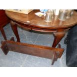 AN EARLY 20th.C.MAHOGANY DINING TABLE.