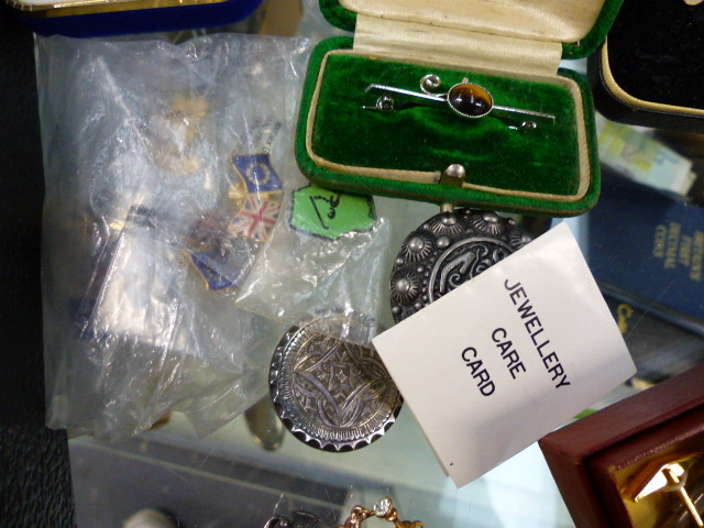 COLLECTABLES TO INCLUDE JEWELLERY, COINS. ETC. - Image 8 of 14