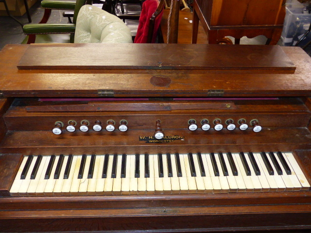 A LARGE LATE VICTORIAN HARMONIUM. - Image 3 of 19