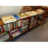 A LARGE COLLECTION OF GOOD ANTIQUES REFERENCE WORKS,ETC.