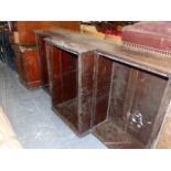 A 19th/.C.MAHOGANY BREAKFRONT SMALL BOOKCASE.