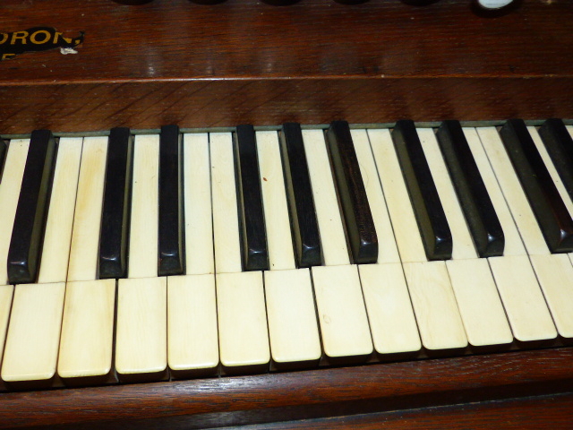 A LARGE LATE VICTORIAN HARMONIUM. - Image 8 of 19