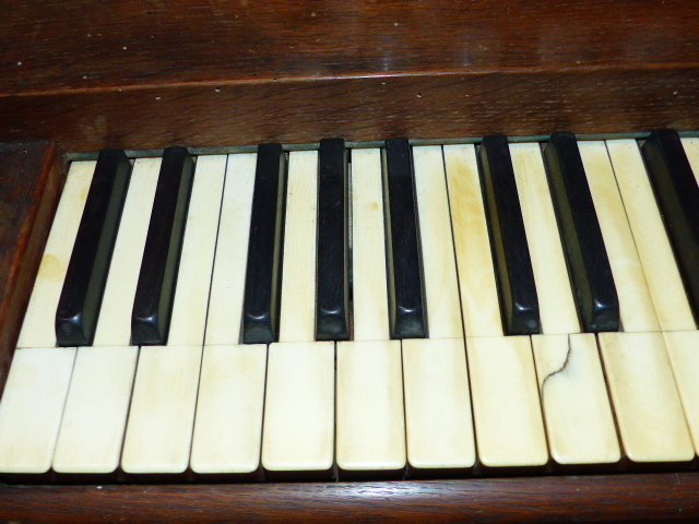 A LARGE LATE VICTORIAN HARMONIUM. - Image 6 of 19