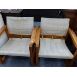 A PAIR OF RETRO PINE LOUNGE CHAIRS.