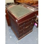 AN EARLY 19th.C.MAHOGANY DAVENPORT DESK.