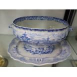 A 19th C WEDGEWOOD BLUE AND WHITE TRANSFER PRINTED TWO HANDLES TUREEN WITH PAGODA PATTERN AND A