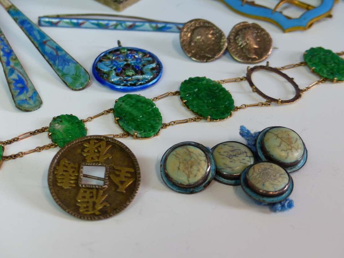 A SELECTION OF ORIENTAL BLUE ENAMELLED JEWELLERY TOGETHER WITH AN IVORY AND WHITE METAL FISH BROOCH, - Image 15 of 27