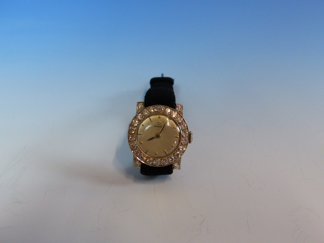 A LADIES PLATINUM AND DIAMOND WATCH FITTED WITH A VINTAGE OMEGA MANUAL WOUND MOVEMENT. THE INSIDE - Image 15 of 18