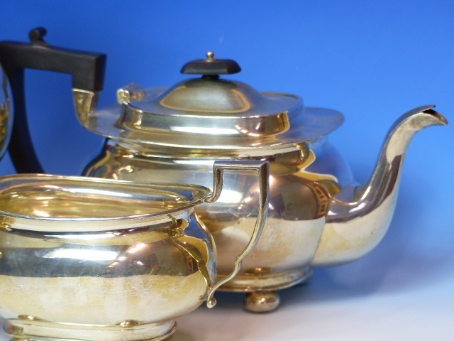 A SILVER HALLMARKED FOUR PART TEA/COFFE SET, DATED 1929, FOR JAMES DEAKIN AND SONS. GROSS WEIGHT - Image 14 of 22