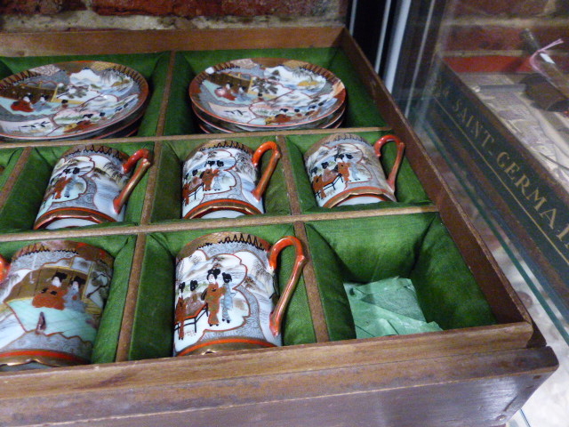 A WOODEN CASED PART SET OF KUTANI EGSHELL COFFEE CANS AND SAUCERS. - Image 9 of 16