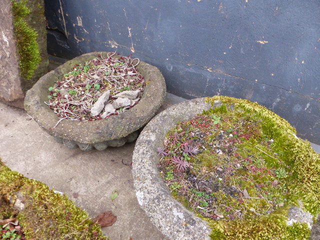 A GROUP OF COMPOSITE STONE GARDEN URNS. - Image 2 of 3