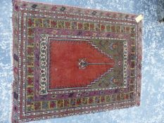 AN ANTIQUE TURKISH TRIBAL PRAYER RUG. 159 x 122cms.