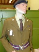 A POST WAR MILITARY UNIFORM DISPLAYED ON A LIFE SIZE FLOOR STANDING MANNEQUIN.