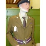 A POST WAR MILITARY UNIFORM DISPLAYED ON A LIFE SIZE FLOOR STANDING MANNEQUIN.