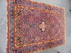 AN ANTIQUE PERSIAN HAMADAN RUG. 212 x 150cms.