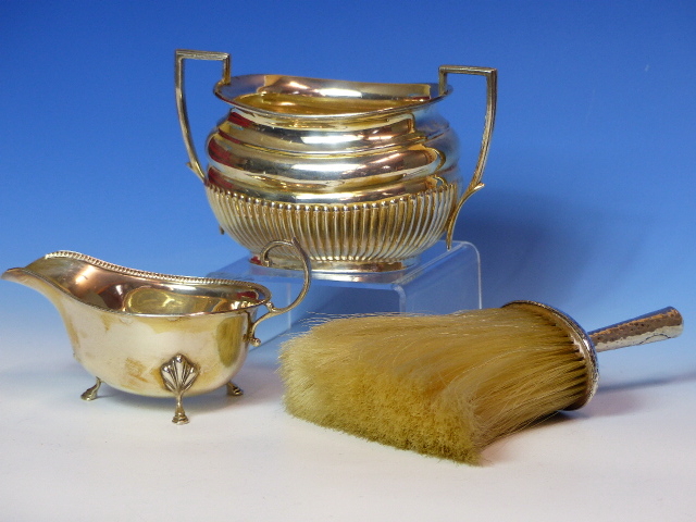 A SILVER CREAMER DATED 1935, A SILVER SUGAR BOWL DATED 1902 FOR ROBERT PRINGLE AND SONS AND A MAPPIN - Image 4 of 12