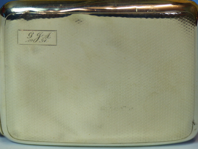 A SILVER HALLMARKED AND WOODEN LINED CIGARETTE BOX ENGRAVED 1937 AND A FURTHER SILVER CIGARETTE - Image 13 of 14