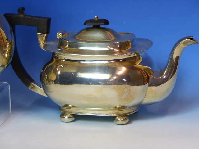 A SILVER HALLMARKED FOUR PART TEA/COFFE SET, DATED 1929, FOR JAMES DEAKIN AND SONS. GROSS WEIGHT - Image 22 of 22