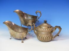 A PAIR OF VICTORIAN SILVER HALLMARKED SAUCE BOATS DATED 1895 FOR JAMES DEAKIN AND SONS TOGETHER WITH