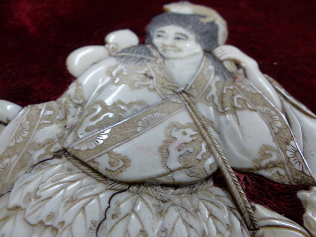 A JAPANESE RED VELVET PANEL INLAID IN IVORY AND MOTHER OF PEARL WITH GAMA SENNIN AND ASSOCIATED - Image 8 of 11